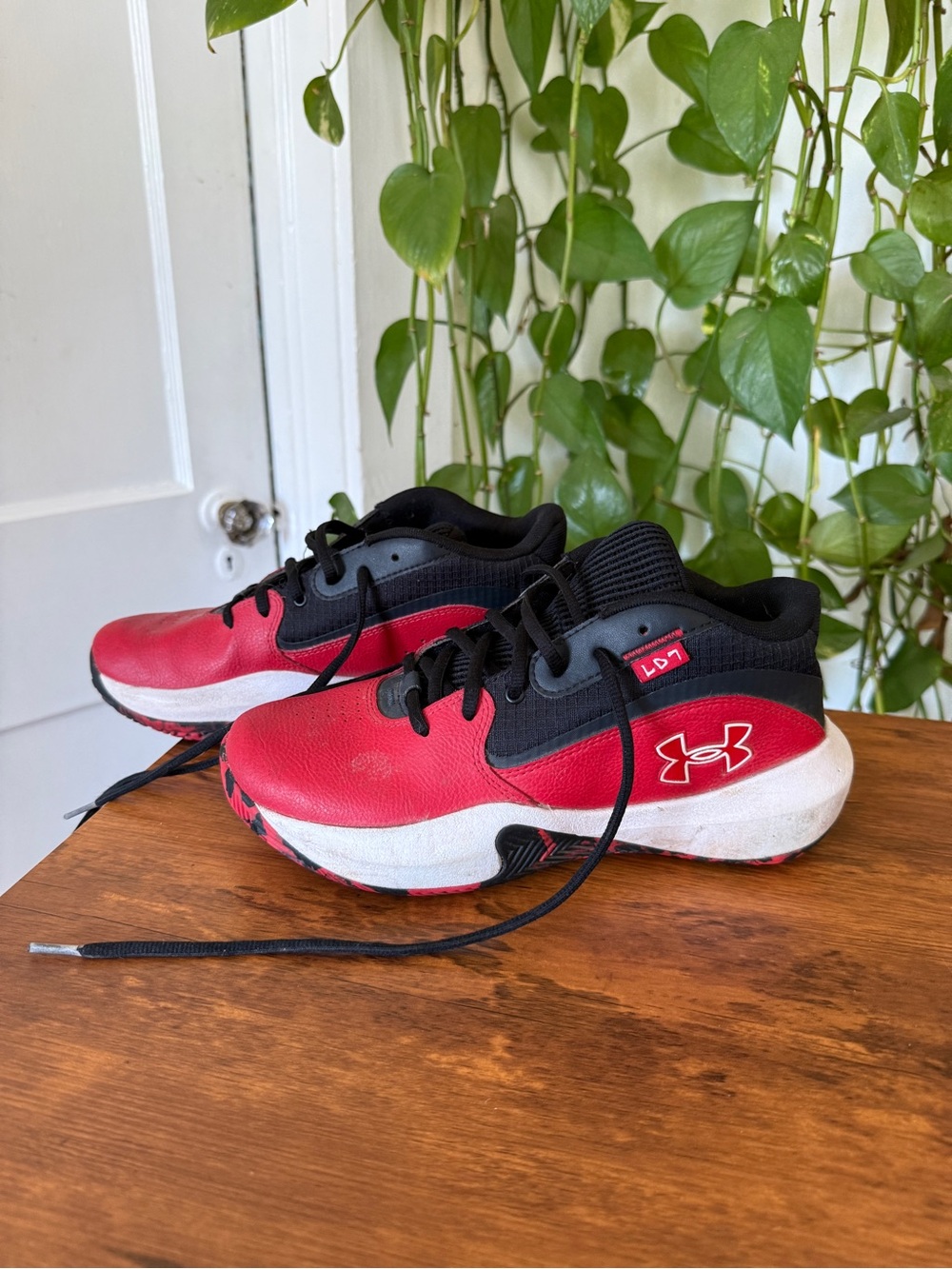 Under Armour Kids Red and Black Lace-Up Sneakers size 6Y